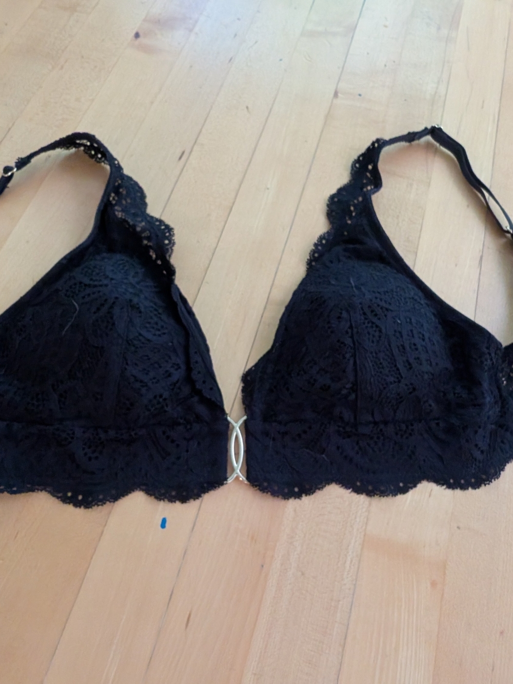 Scalloped Lace Bralette with Front Accent in Black